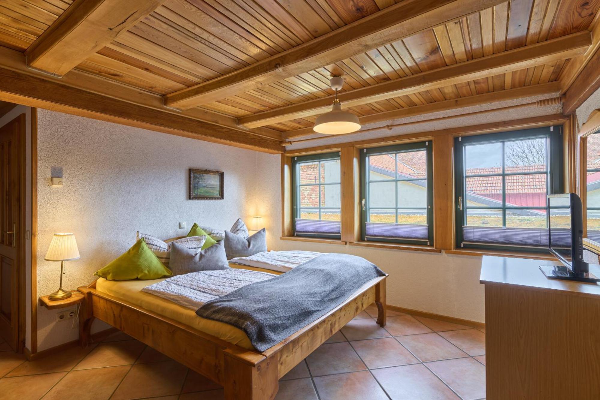 Landhotel Brauner Hirsch Kammerforst Room photo